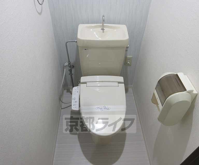 トイレ　ウォシュレット付きのトイレです。