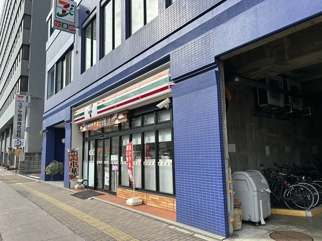 コンビニ　セブンイレブン（コンビニ）まで10m