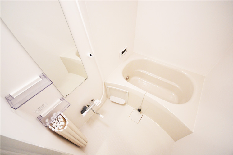 バス・シャワールーム　追い焚き付バスルーム。