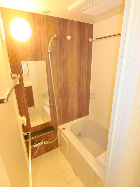 バス・シャワールーム　お湯張り、追焚、浴室乾燥機付きのお風呂　バスルーム