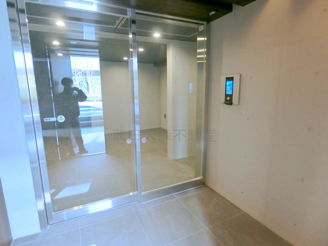 エントランス　TVモニター付オートロック宅配BOXメールBOX