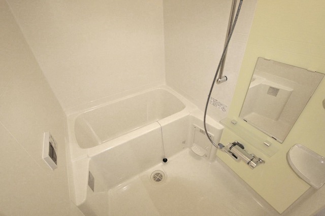 バス・シャワールーム　追い焚き機能有り！