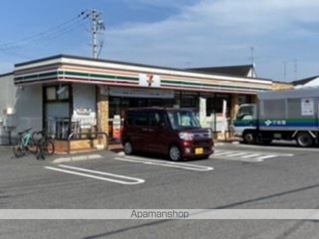 コンビニ　セブンイレブン（コンビニ）まで691m