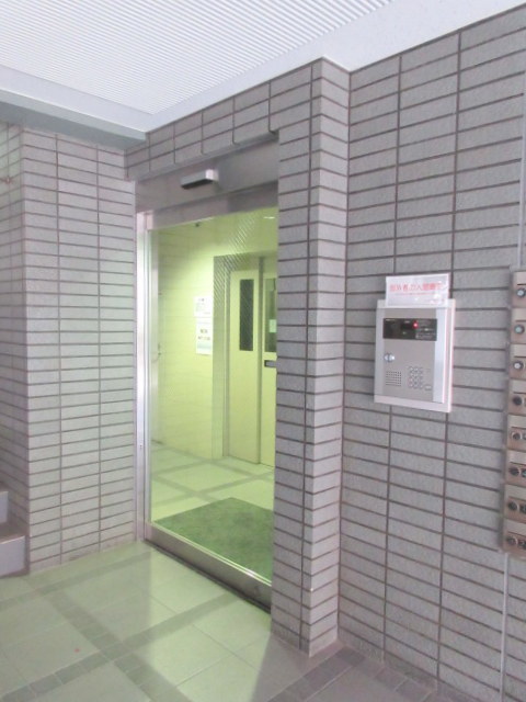 ロビー　オートロック付き