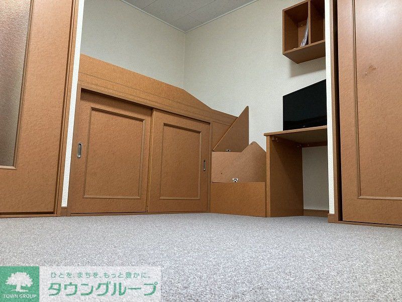 居室・リビング　備品は部屋毎に異なります。１Ｆのみフローリング。