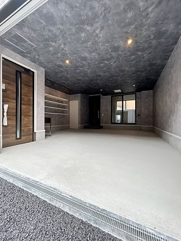 駐車場　ガレージ内です