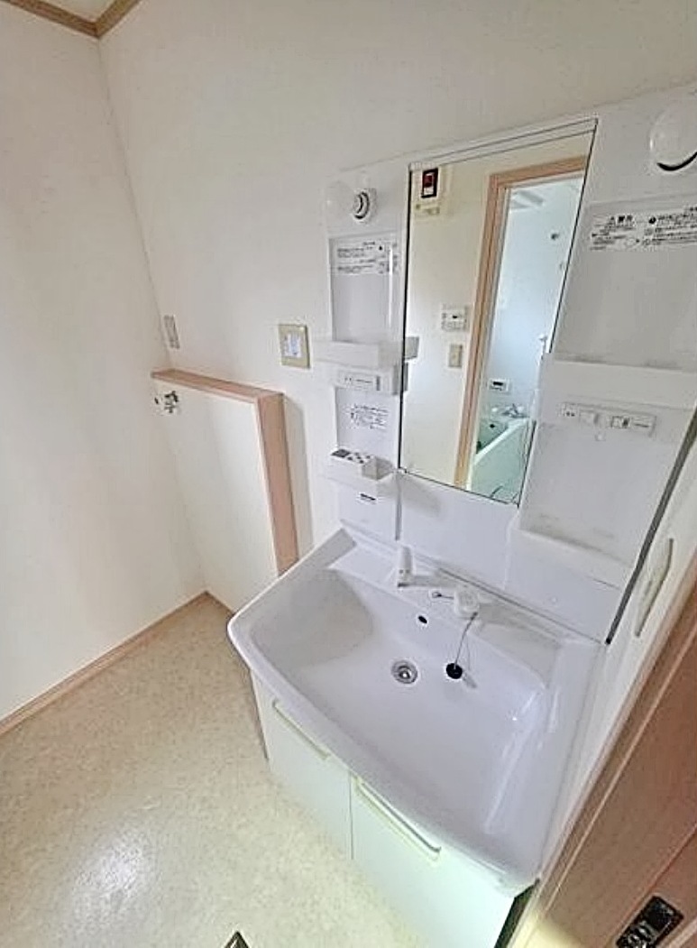 洗面設備　写真は別部屋の為現況と異なる場合がございます