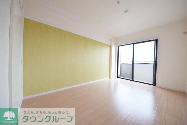 居室・リビング　おしゃれなアクセントクロス