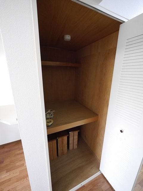 収納　★収納スペースは二カ所あります★