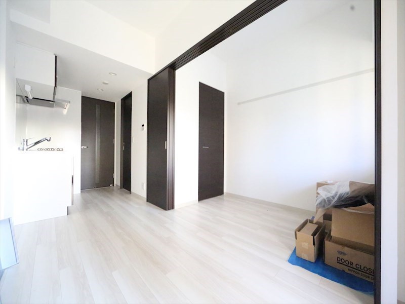 居室・リビング　ＤＫ6.5帖　洋室2.5帖　つなげても仕切っても使えます