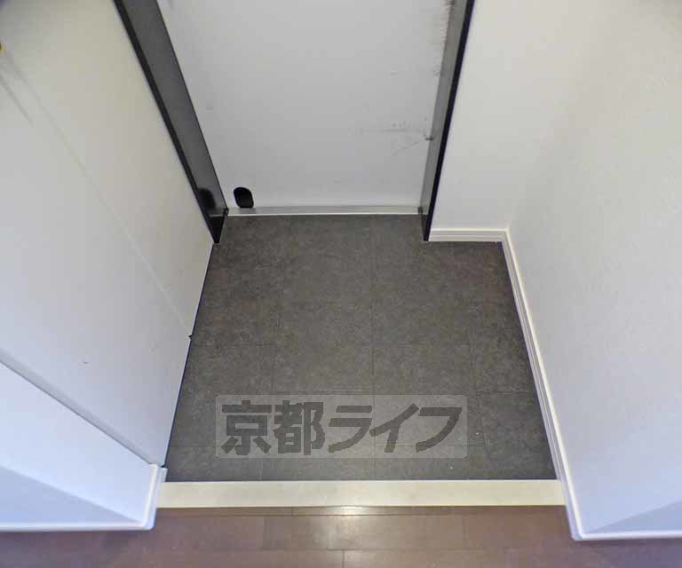 玄関　お洒落なデザインの玄関です。