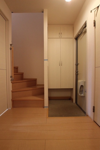 玄関　同物件別号室です。