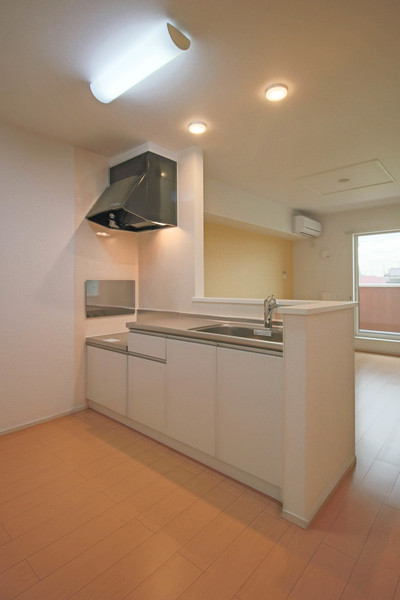 キッチン　同じ建物の別なお部屋