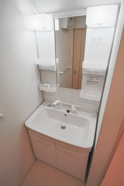 洗面設備　同じ建物の別なお部屋