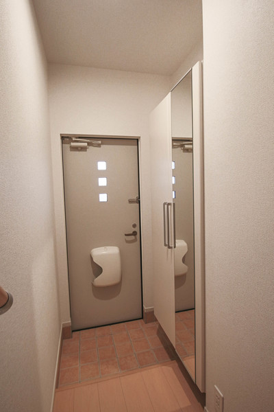 玄関　同じ建物の別なお部屋