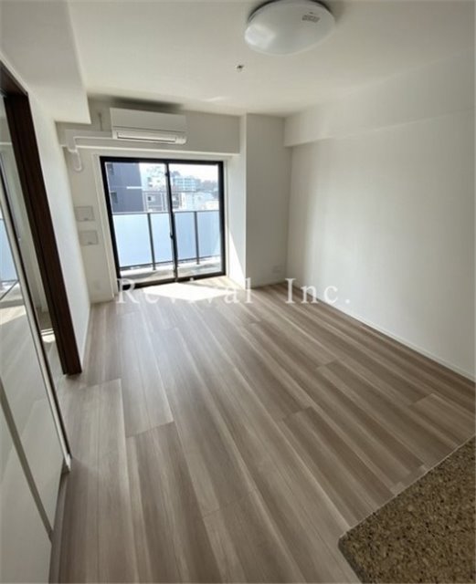 居室・リビング　奥行のあるリビング空間でございます