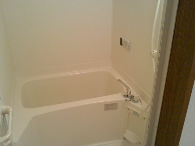 バス・シャワールーム　コンパクトで使いやすいお風呂です