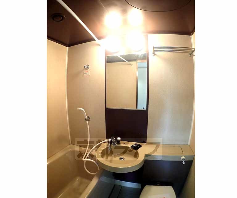 洗面設備　綺麗な洗面台です