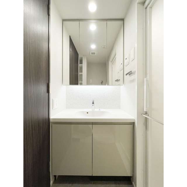 洗面設備　脱衣スペースもあります