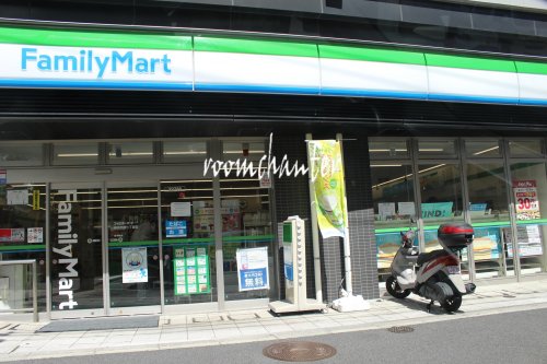 コンビニ　ファミリーマート 横浜戸部七丁目店（コンビニ）まで537m