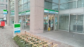 コンビニ　ファミリーマート札幌北4条東1丁目店（コンビニ）まで197m