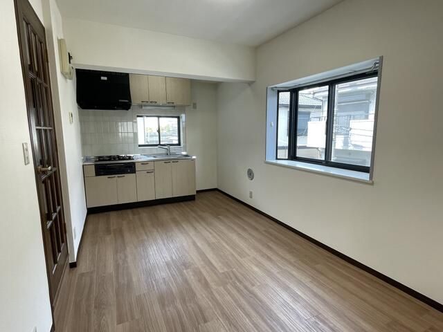 居室・リビング　参考写真（同物件別部屋）