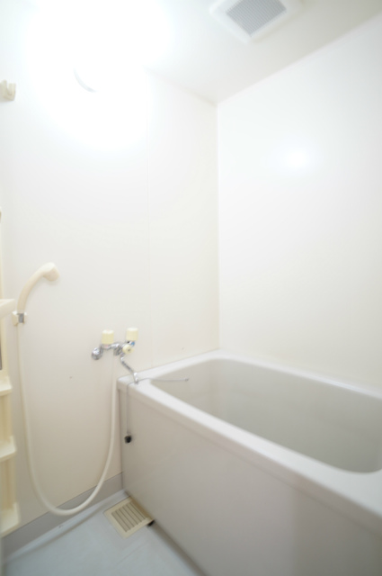 バス・シャワールーム　参考写真（同建物別部屋のものです）