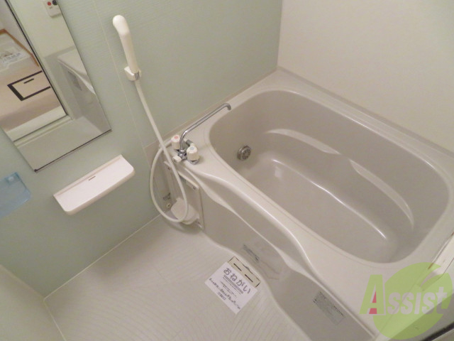 バス・シャワールーム　お風呂は追い焚き機能付きです。いつでもぽかぽかです。