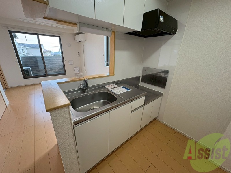 キッチン　キッチンの調理台が広く、料理がしやすいです。