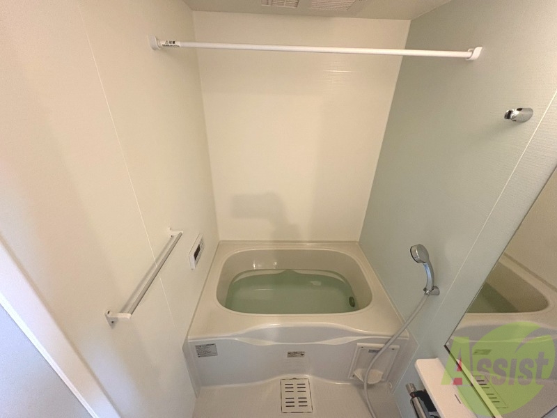 バス・シャワールーム　浴槽が広いので日々の疲れも癒されますね。