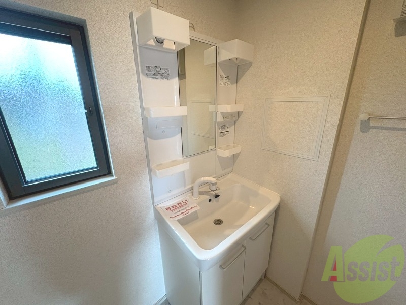 洗面設備　洗面台があるので日々の身支度にも便利ですね。