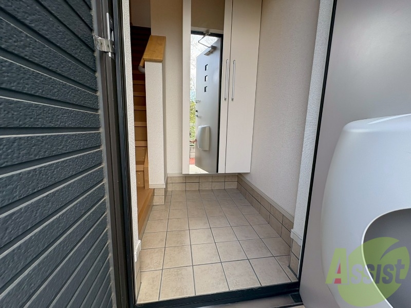 玄関　玄関が広く、開放感があり過ごしやすいですね。