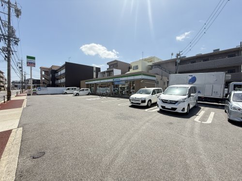 コンビニ　ファミリーマート　名古屋大幸四丁目店（コンビニ）まで150m