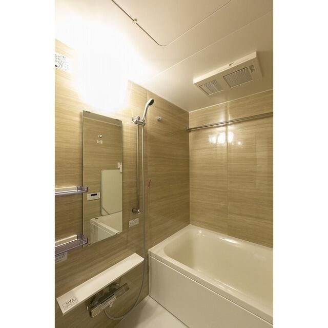 バス・シャワールーム　コンパクトで使いやすいお風呂です