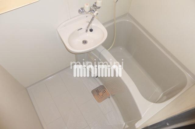 バス・シャワールーム　清潔感のあるバスルーム