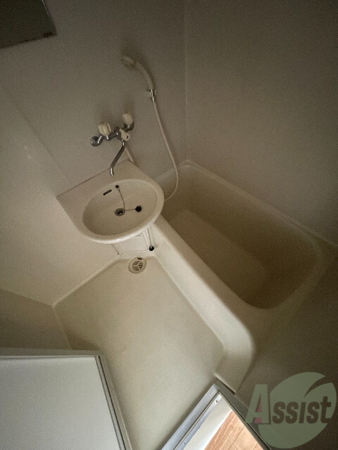 バス・シャワールーム　バス・トイレ別でお掃除しやすいですよ～。