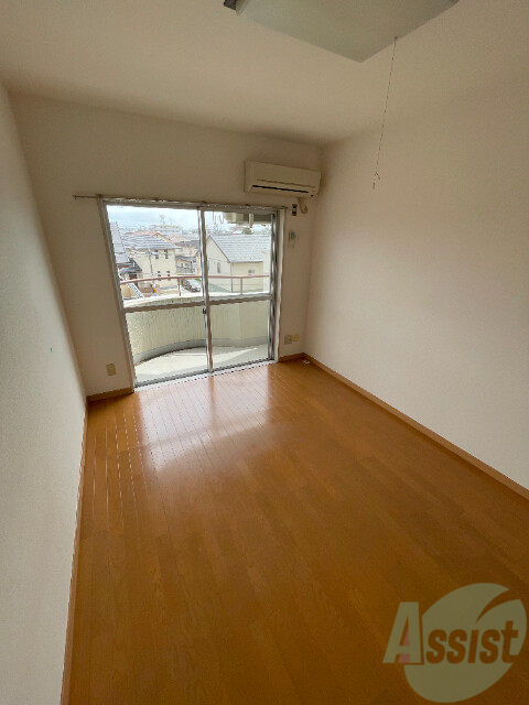 居室・リビング　洋室です。フローリング貼りの綺麗な室内です。