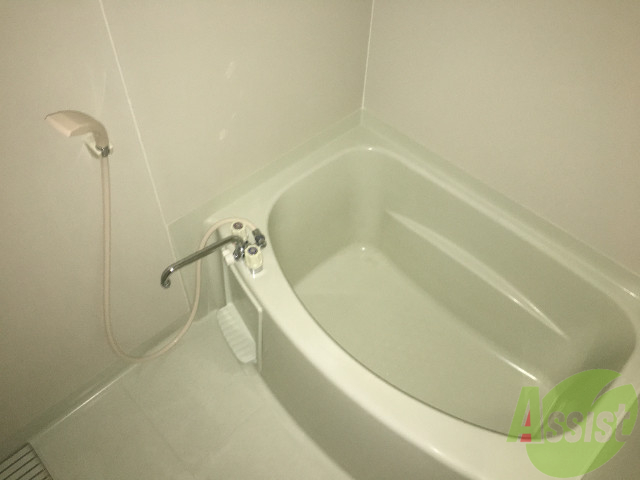 バス・シャワールーム　浴槽も広くて綺麗なので気持ちよく入れますね。