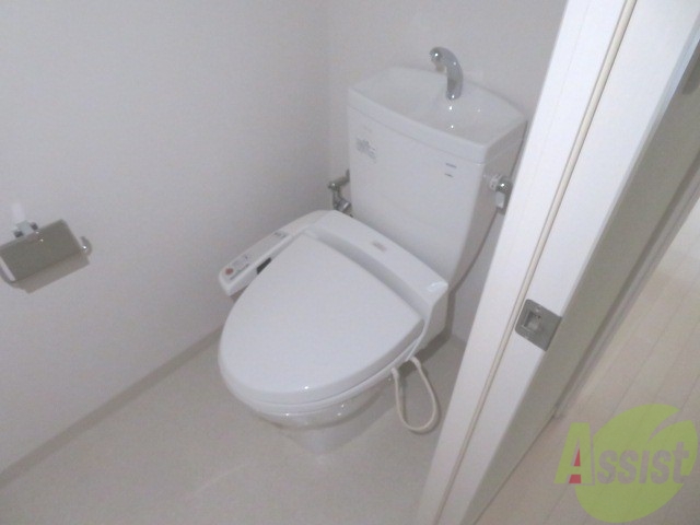 トイレ　ウォシュレット付きのトイレです。シャワートイレはうれしい。