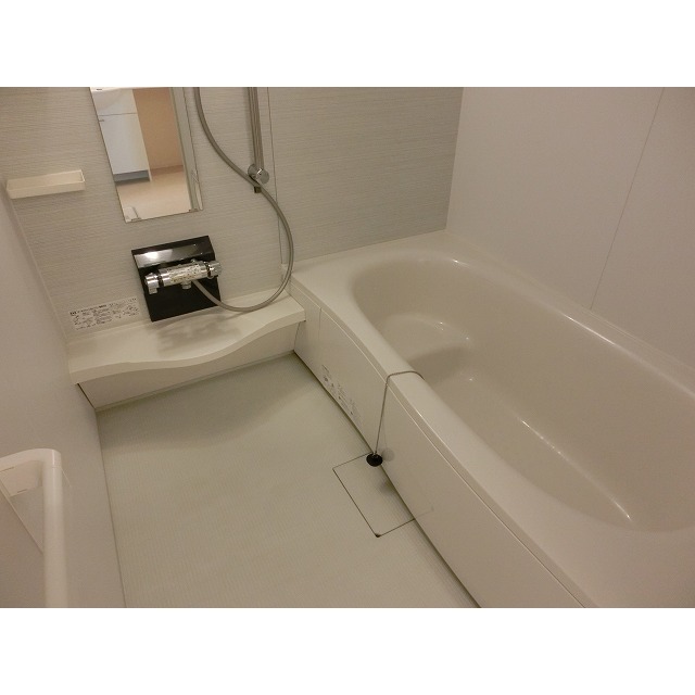 バス・シャワールーム　足を伸ばせる一坪風呂★