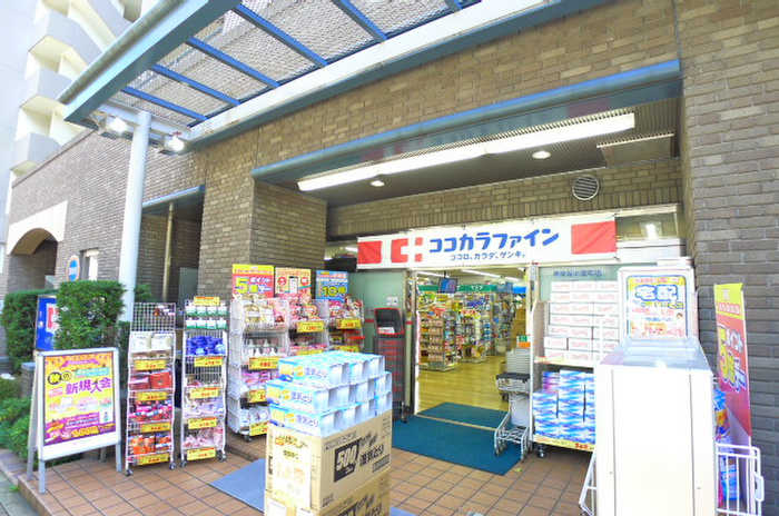ドラックストア　ココカラファイン（ドラッグストア）まで370m