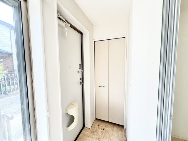 玄関　※別部屋参考写真