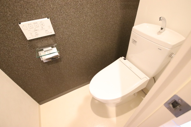 トイレ　※別室の参考写真の為、現況優先です。