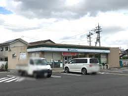 コンビニ　ファミリーマート草津団地前店（コンビニ）まで755m