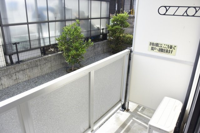 その他　物干し竿かけれます。