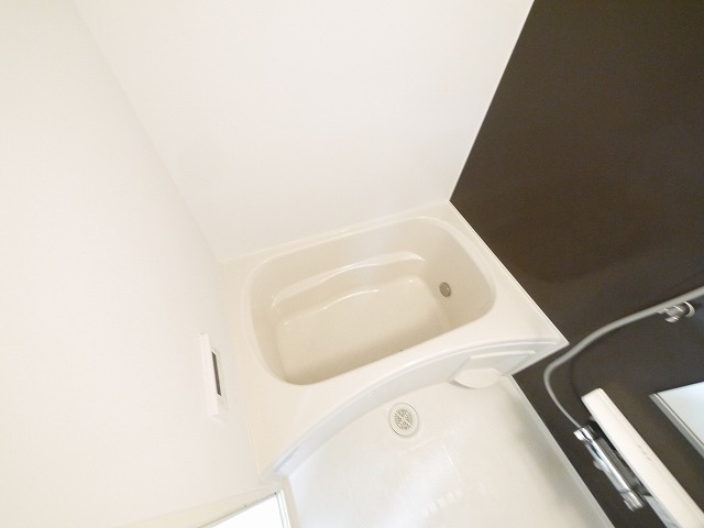 バス・シャワールーム　コンパクトで使いやすいお風呂です