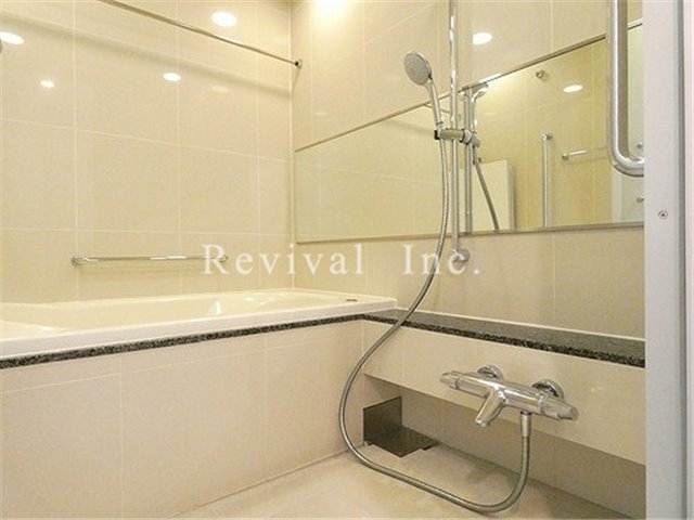 バス・シャワールーム　追い炊き、浴室乾燥完備です