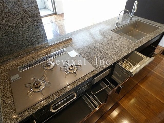 キッチン　高級感を感じるシステムキッチン