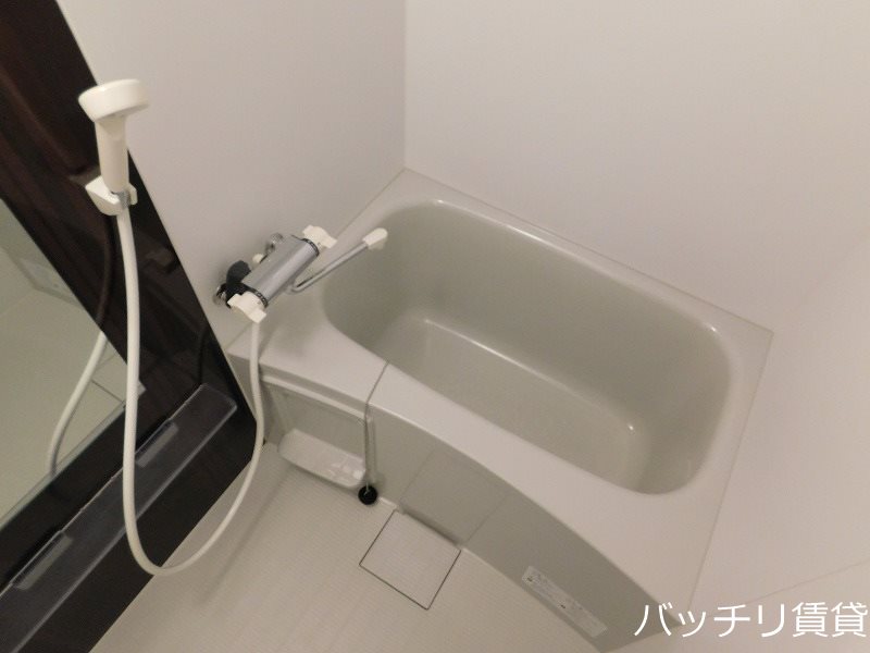 バス・シャワールーム　画像は、同型タイプの為、現状を優先いたします。