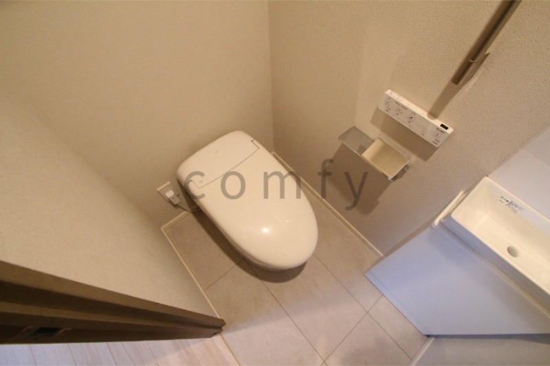 トイレ　ウォシュレ付き